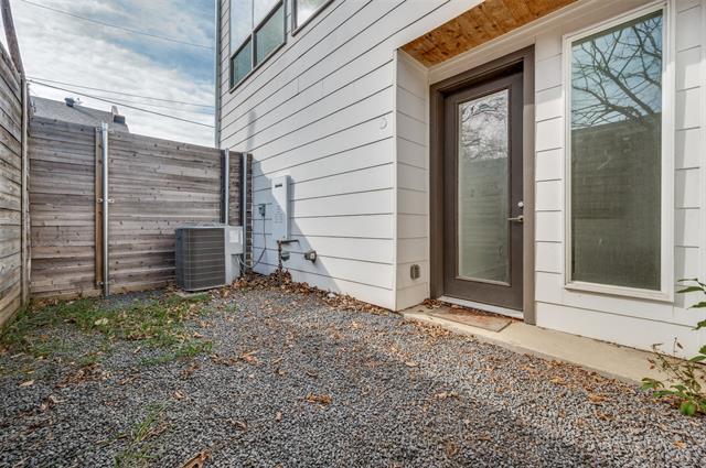 Building Photo - 2317 Moser Ave