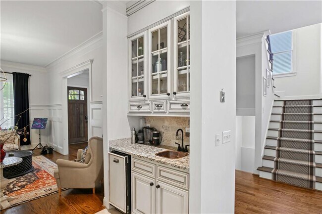 Building Photo - 306 Peachtree Ave NE