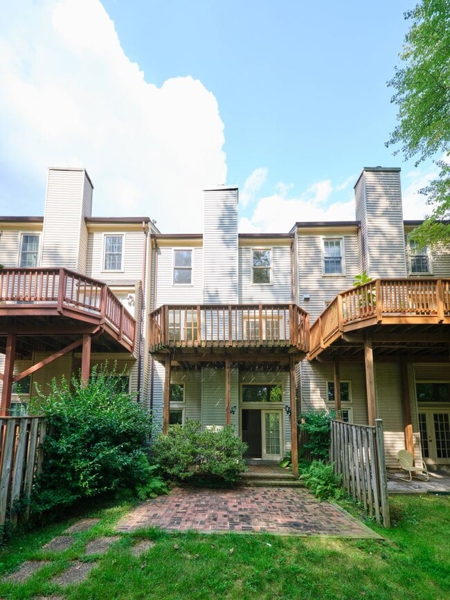 Building Photo - 1339 Templeton Pl