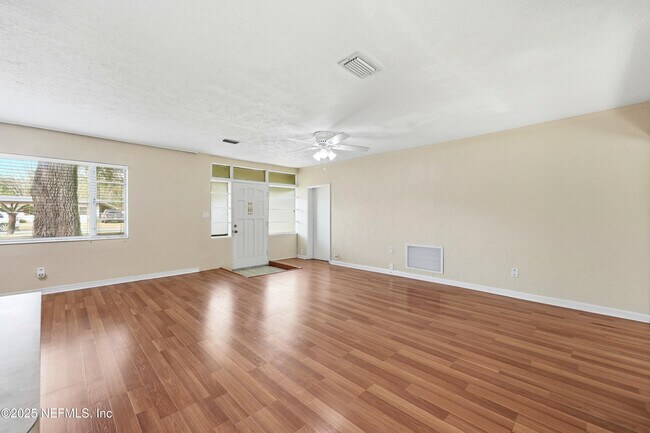 Building Photo - 457 Nightingale Rd