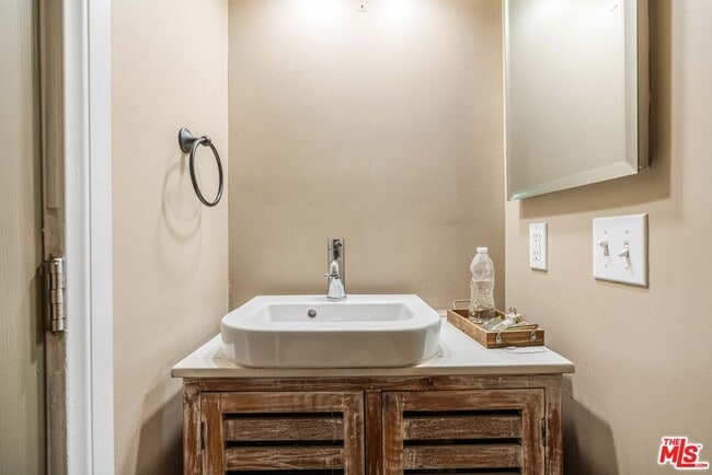 Building Photo - 12413 Beatrice St