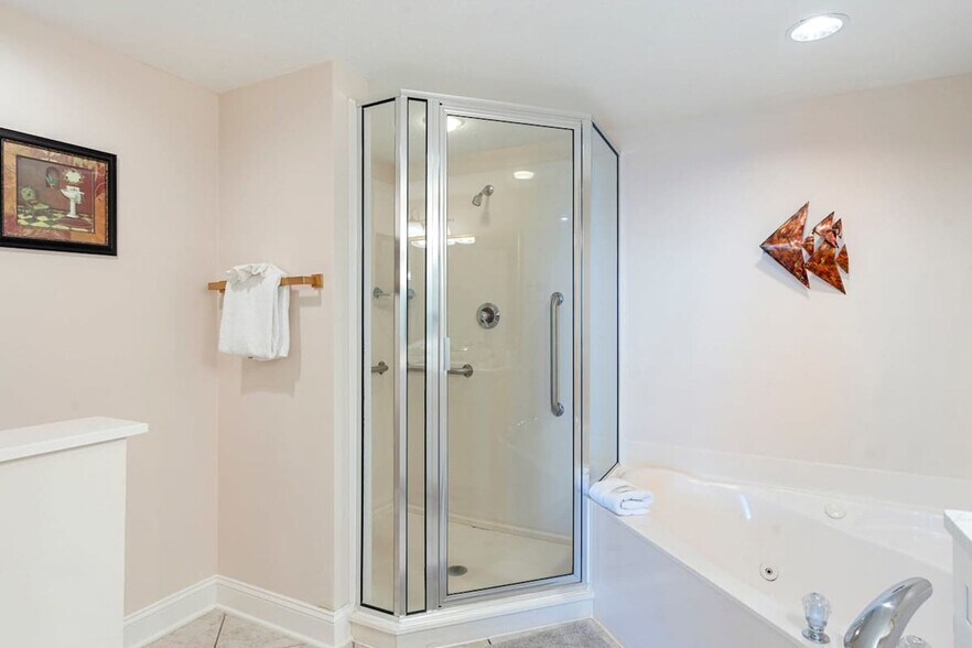 Building Photo - 10811 Front Beach Rd