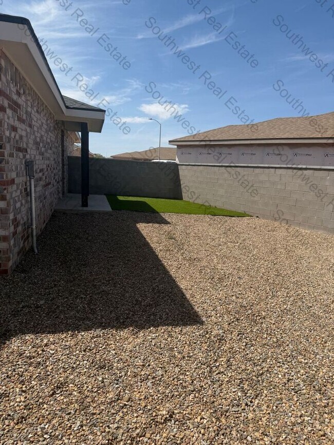 Building Photo - 1317 Mission Dr