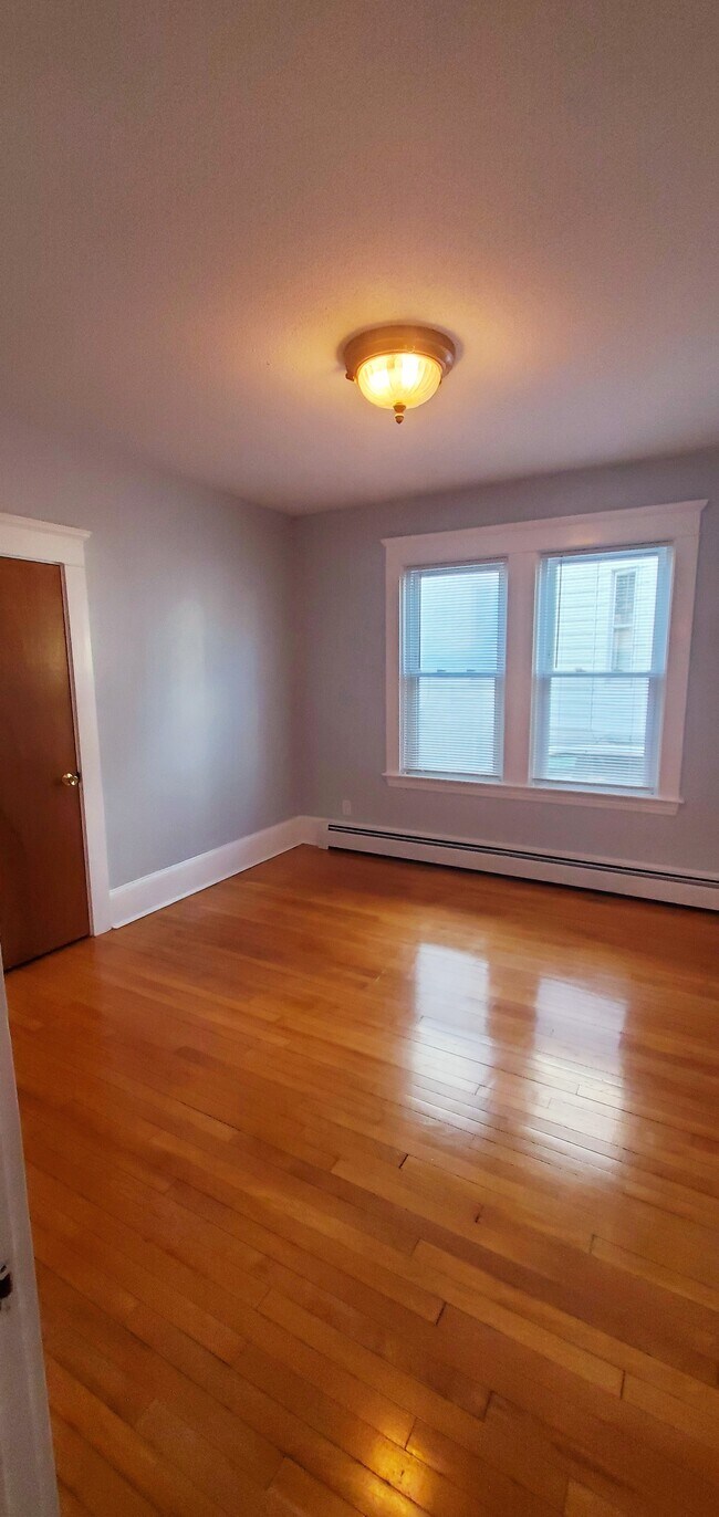 Building Photo - 398 Bedford St