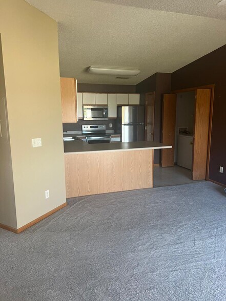 Building Photo - 30 Zeller Ct