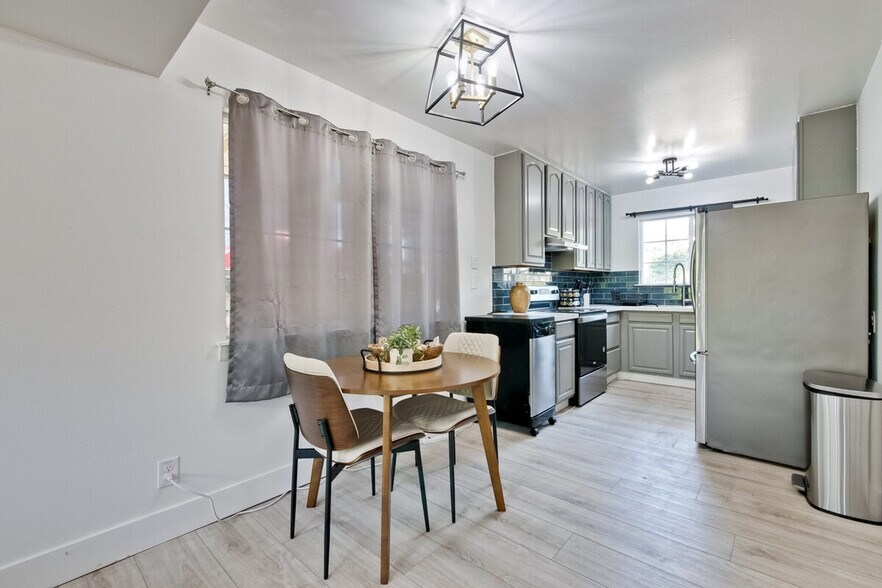 Building Photo - 1281 Flora Ave