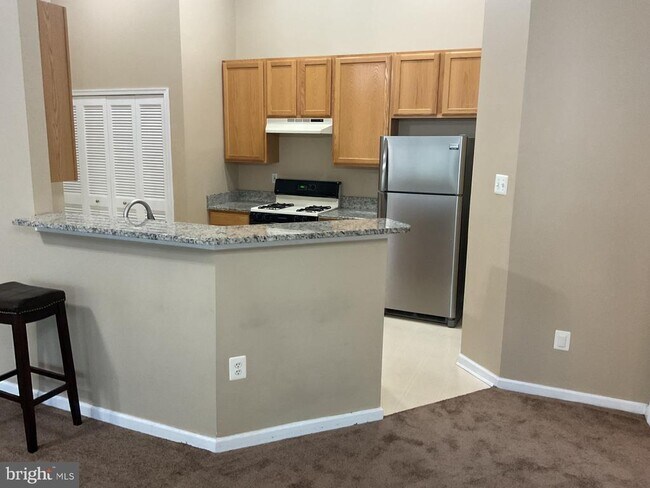 Building Photo - 2054 Hunting Ridge Dr