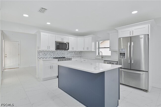 Building Photo - 17337 Phlox Dr