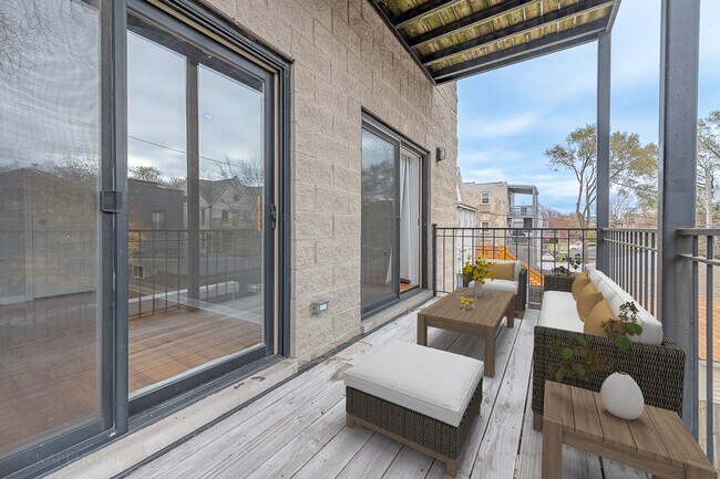 Building Photo - 633 E Bowen Ave