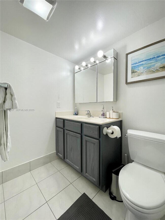 Building Photo - 131 SE 3rd Ave