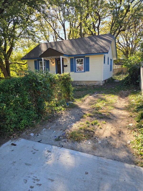 Building Photo - 2501 E 68th Terrace