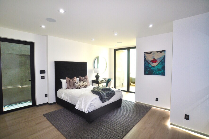 Building Photo - 838 California Ave