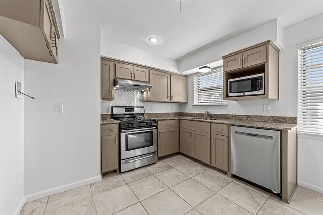 Building Photo - 8604 Graywood Dr