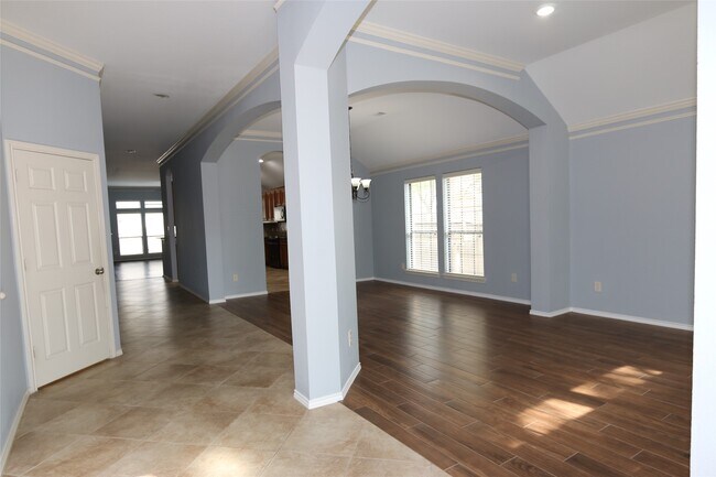 Building Photo - 11031 Anilu Dr