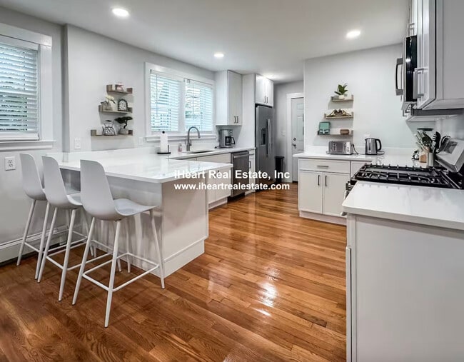 Building Photo - 65-67 Saint James Cir. Unit 1