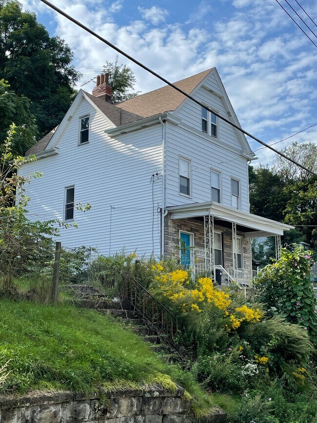 Building Photo - 419 Grace St