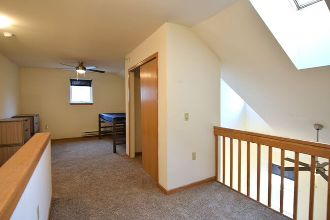 Building Photo - 3 Bedroom, 1 Bathroom
