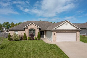Building Photo - 3 Bed, 2 Bath Home - Lake Shire Estates