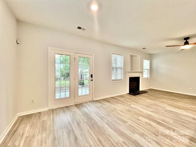 Building Photo - 5717 Lindley Crescent Dr