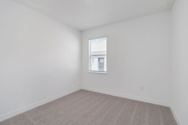 Building Photo - MOVE IN SPECIAL-Beautiful Newer Energy Efficient 4/2 Close to Lake Nona