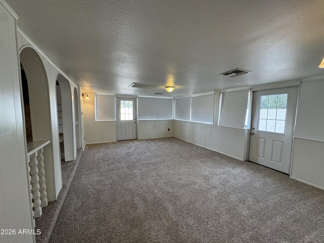 Building Photo - 5444 E Pinchot Ave