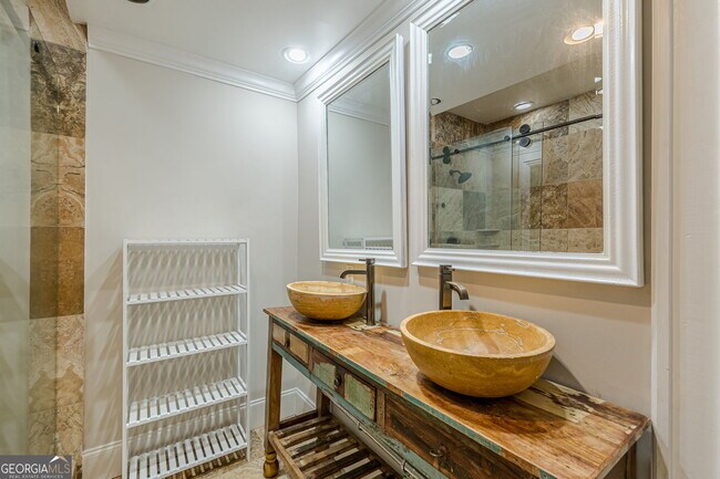 Building Photo - 1957 Walker Ave