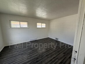 Building Photo - 5642 N 61st St