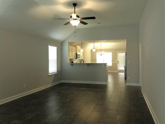 Building Photo - 879 Goodale Dr