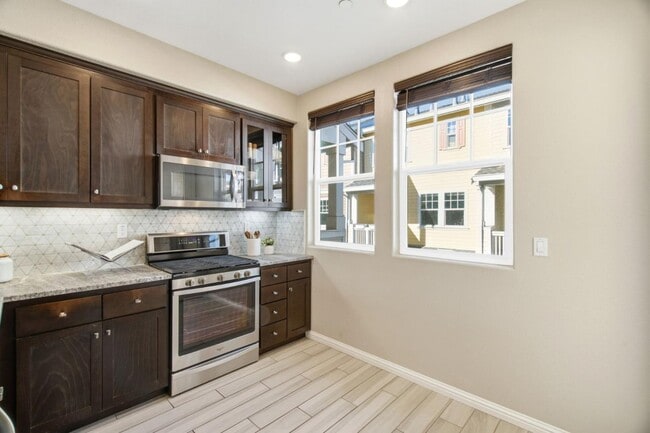 Building Photo - 394 Circuit Wy