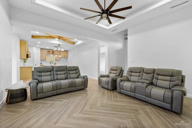 Building Photo - 12 Arboledas Dr