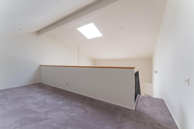 Building Photo - 11508 Moorpark St