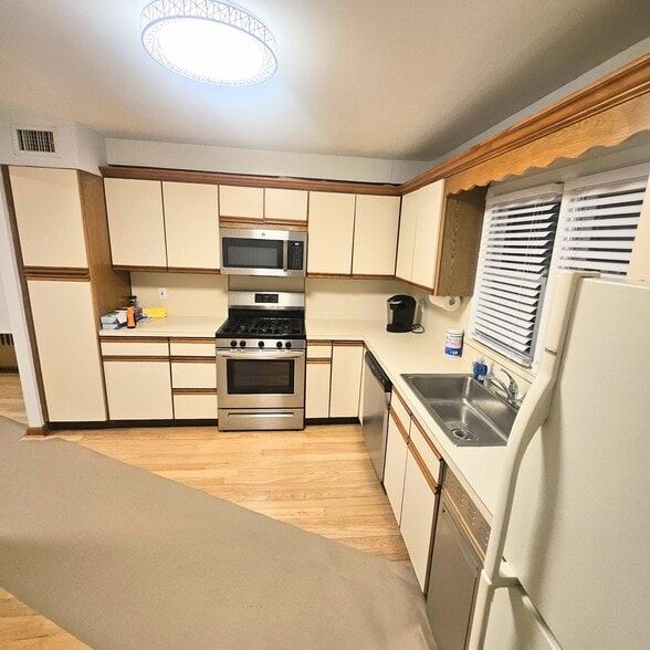 SS APPLIANCES - 109 Rockwell St