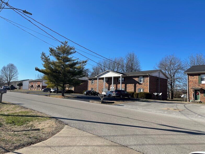 Building Photo - 605 Eastwood St