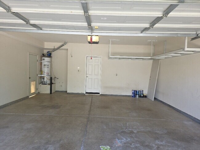 Building Photo - Beautiful house for rent in Folsom 4 bd 3 bath 1920 sq feet