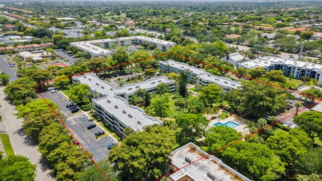 Building Photo - 6075 N Sabal Palm Blvd