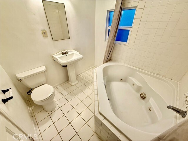 Building Photo - 2901 E Mariquita St