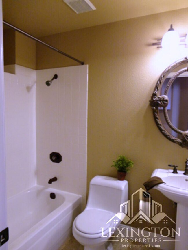 Building Photo - Spacious, single-story, 3bd-2ba Home located in Folsom's desirable Natoma Station community!