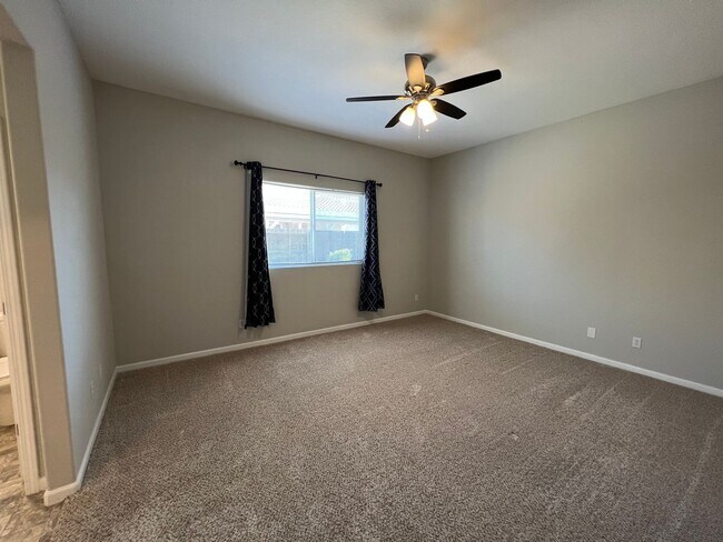 Building Photo - Livingston: $2450 3 Bedroom 2 Bathroom Sin...