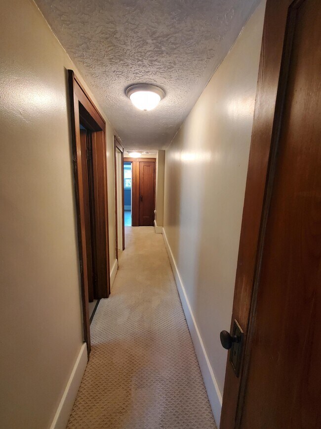 Building Photo - 420-422 Cedarwood Terrace