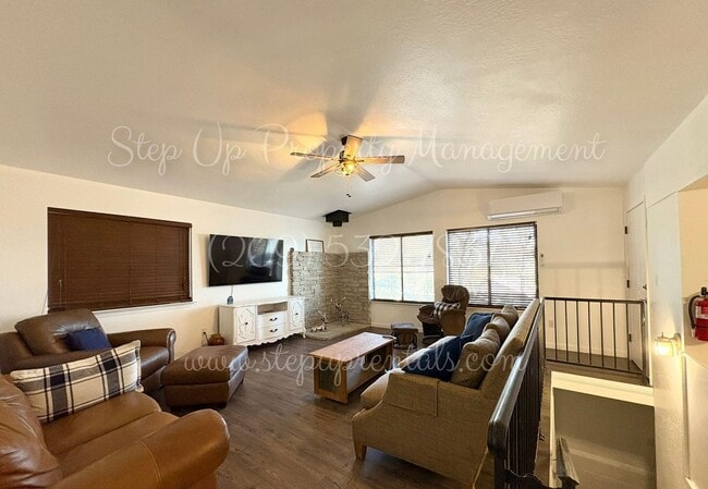 Building Photo - Cozy 3-Bedroom 2-Bath Retreat Nestled in the Trees!