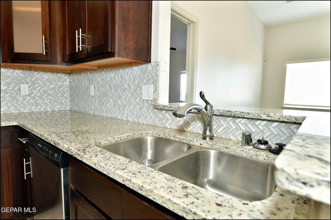 Building Photo - 14945 Tierra Escape Ave