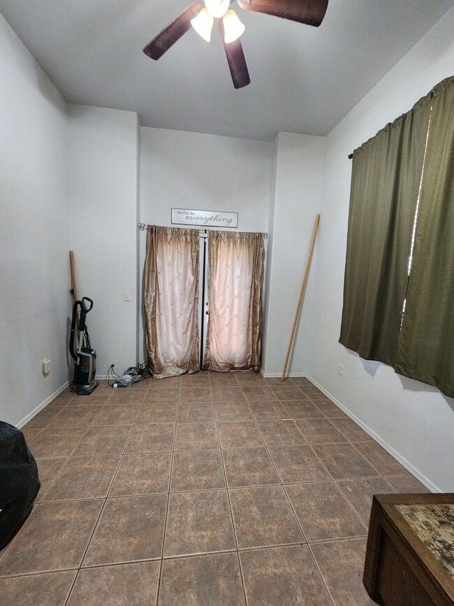 Building Photo - large home in douglas with guest house 1050 Rochine Rd