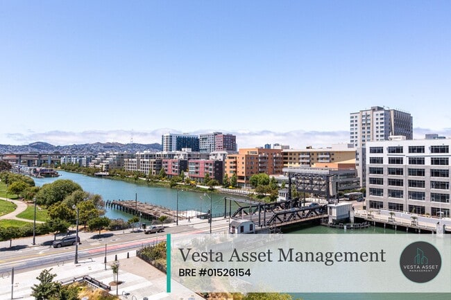 Building Photo - Modern Waterfront Living at Its Finest