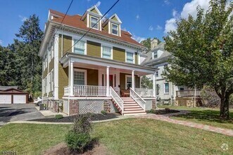 Building Photo - 100 Elm St