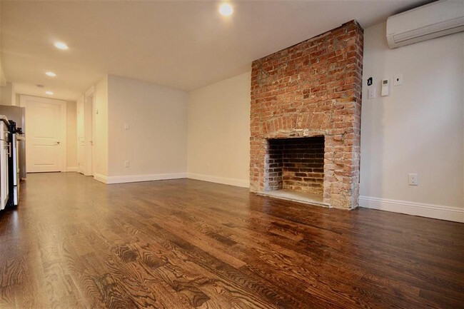 Living room - 156 6th St