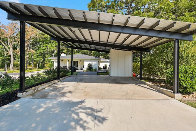 Building Photo - 8495 Turkey Creek Rd
