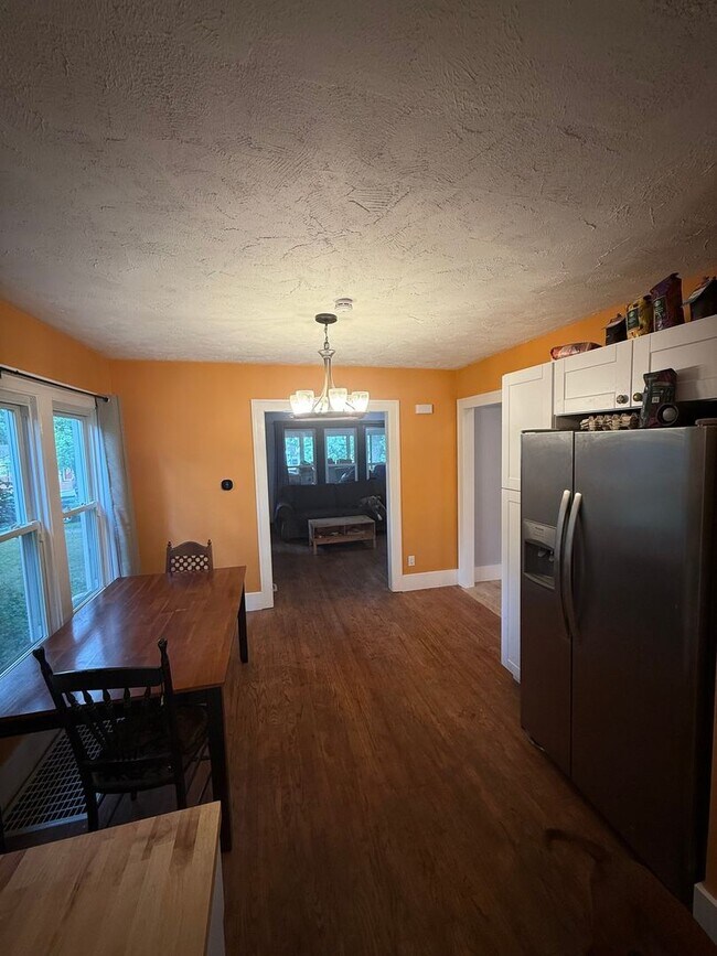 Building Photo - Charming 3BR House in Waterford