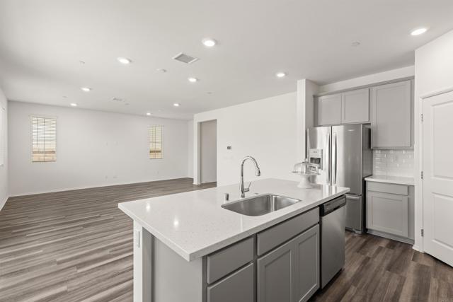 Building Photo - 895 Brookdale Dr