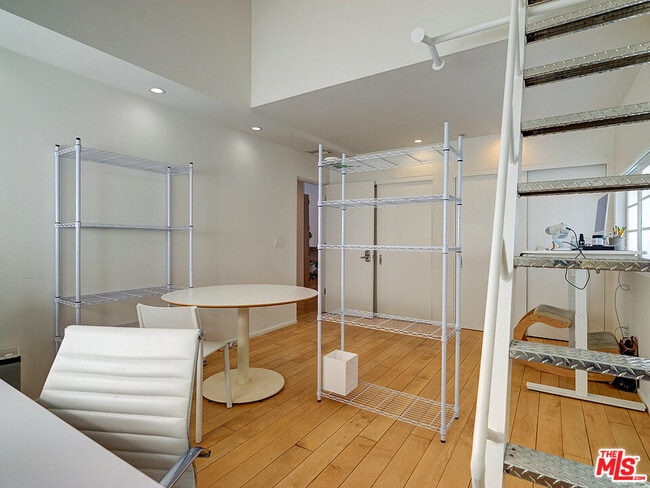 Building Photo - 2100 Abbot Kinney Blvd