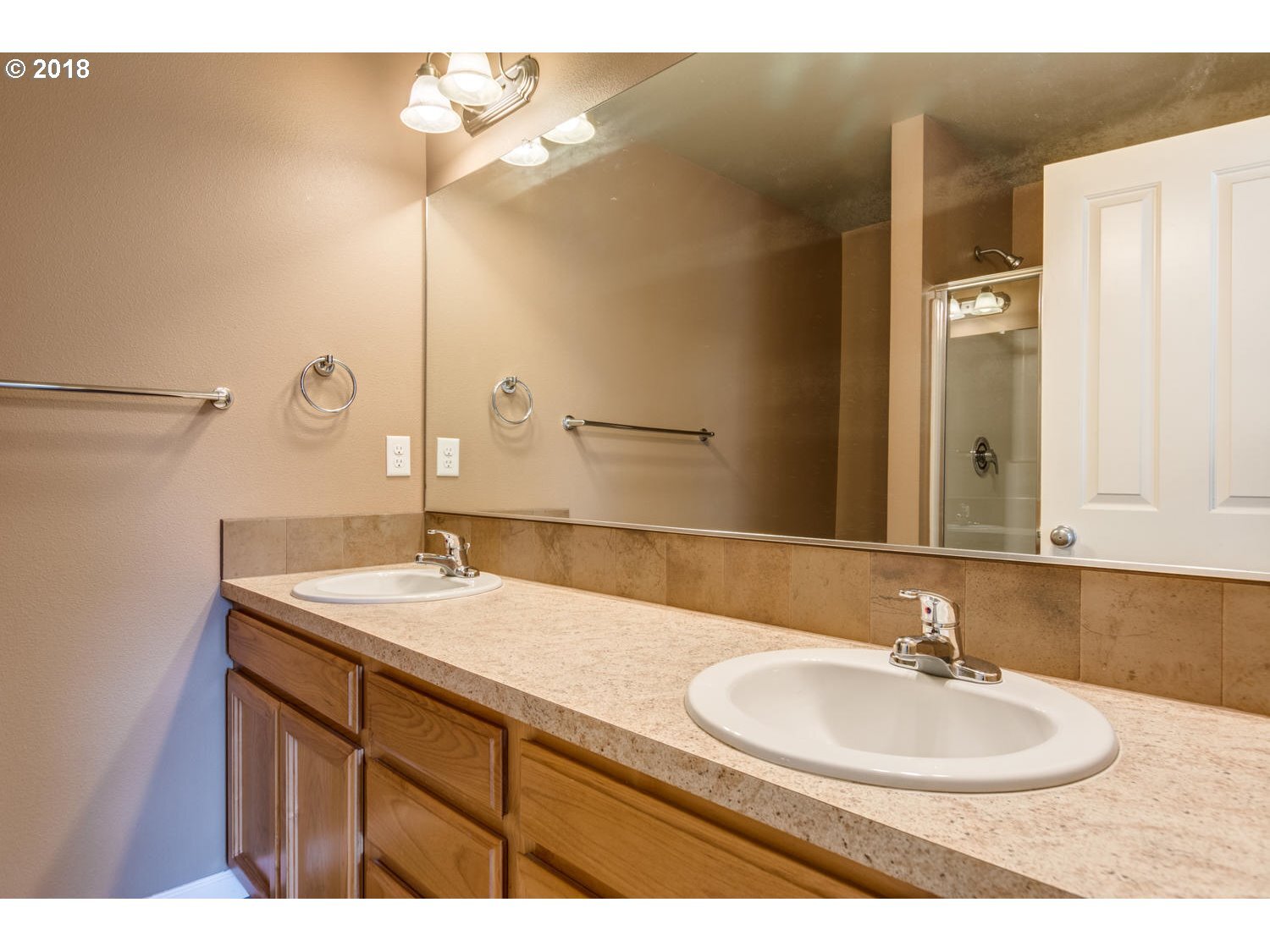 owners suite bath - 9520 NE 72nd St